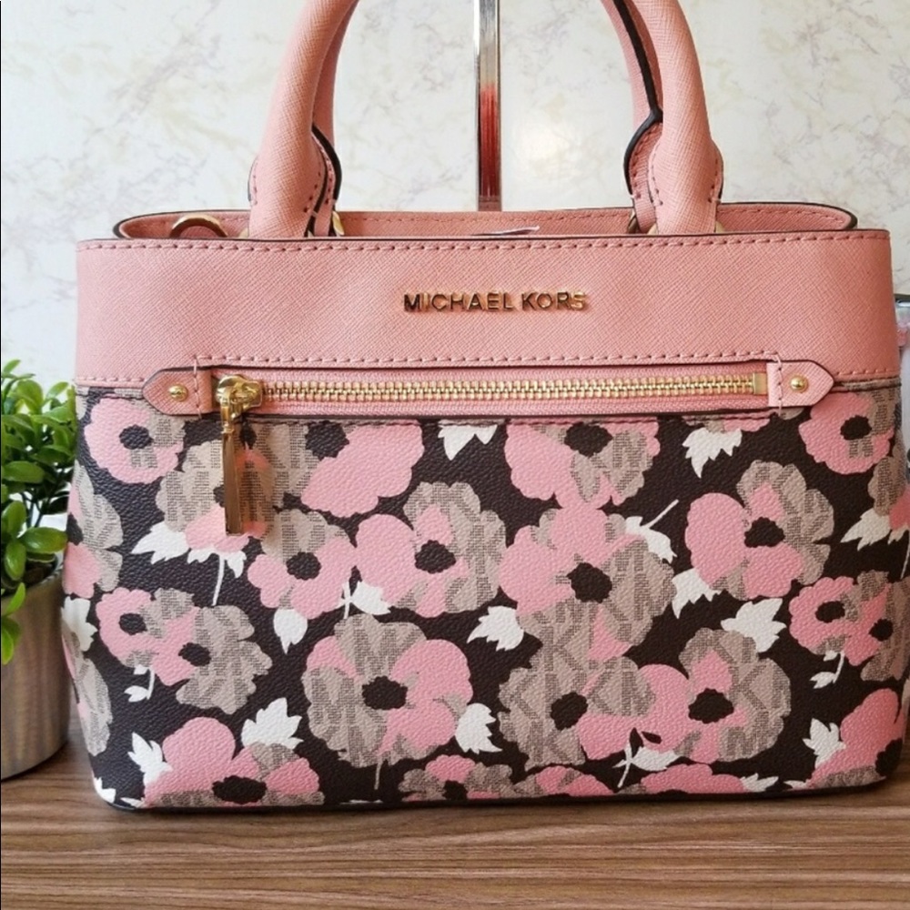 Michael Kors Haylee & matching wallet wristlet